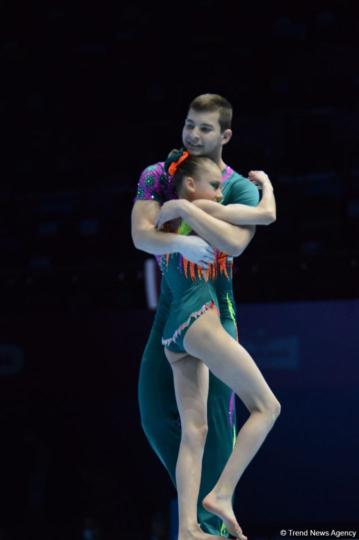 В Баку стартовал первый день Всемирных соревнований среди возрастных групп по акробатической гимнастике (ФОТО)