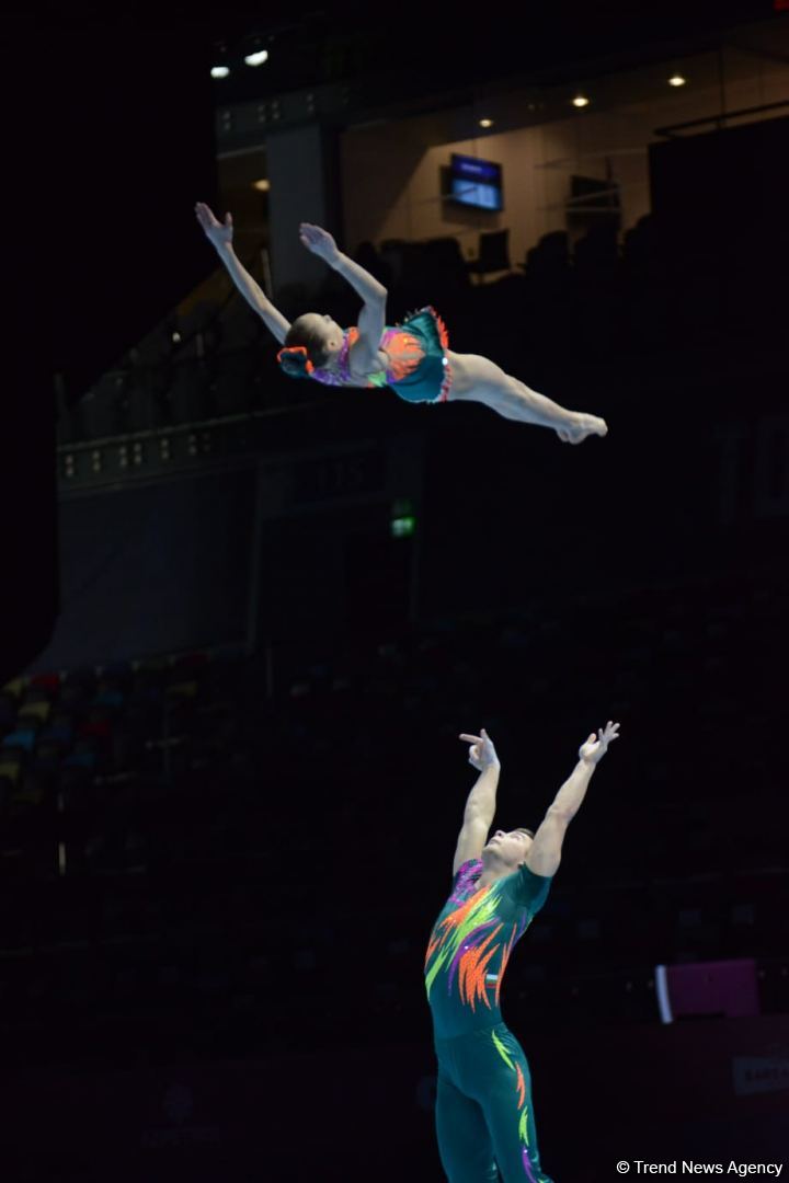 В Баку стартовал первый день Всемирных соревнований среди возрастных групп по акробатической гимнастике (ФОТО)