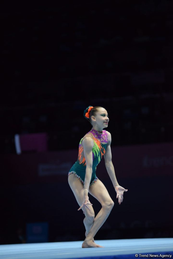 В Баку стартовал первый день Всемирных соревнований среди возрастных групп по акробатической гимнастике (ФОТО)