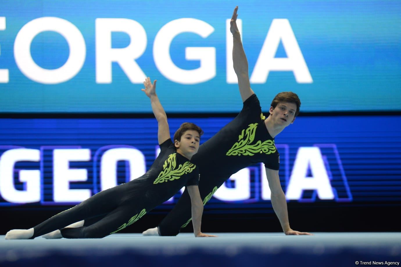 В Баку стартовал первый день Всемирных соревнований среди возрастных групп по акробатической гимнастике (ФОТО)