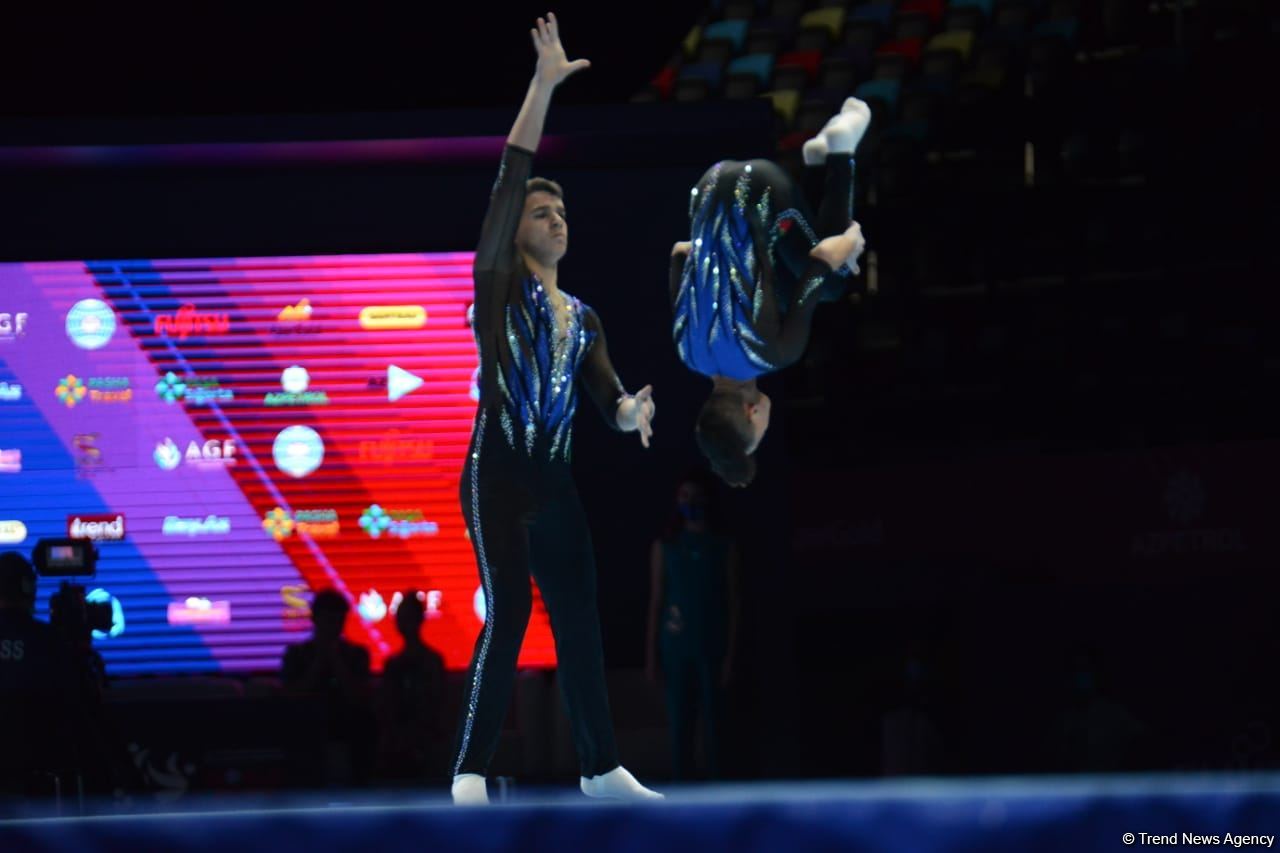 В Баку стартовал первый день Всемирных соревнований среди возрастных групп по акробатической гимнастике (ФОТО)