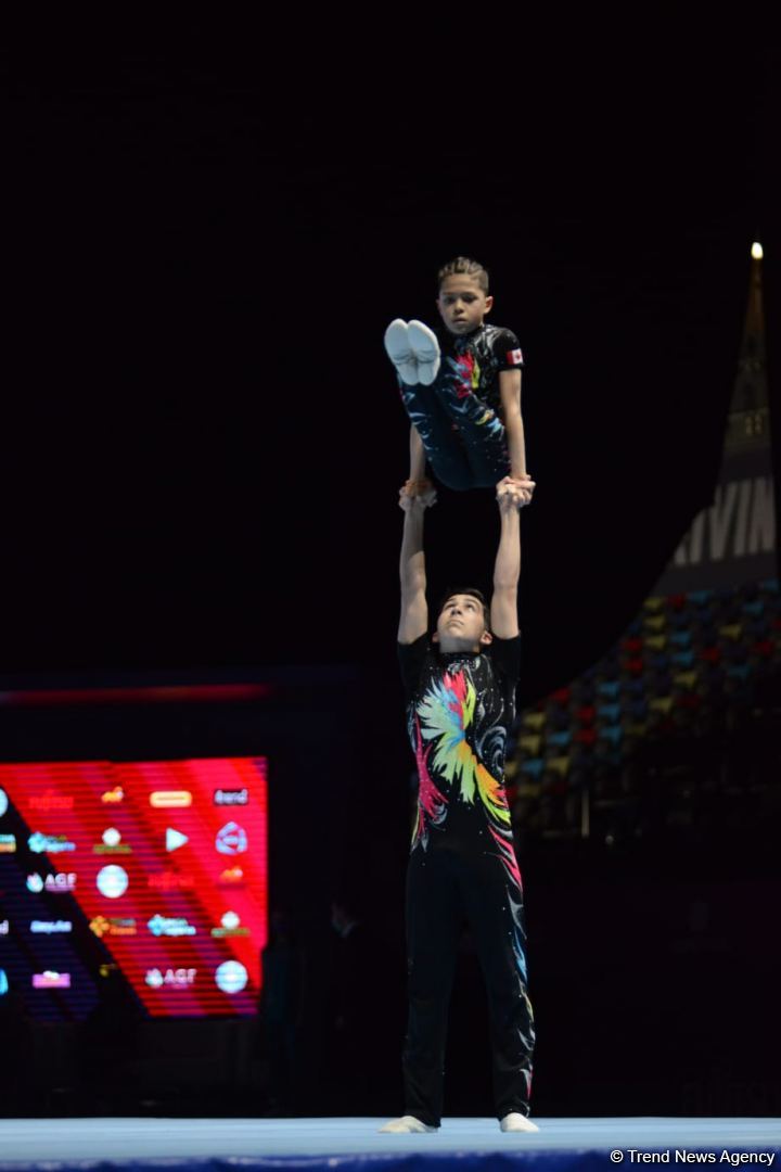 В Баку стартовал первый день Всемирных соревнований среди возрастных групп по акробатической гимнастике (ФОТО)