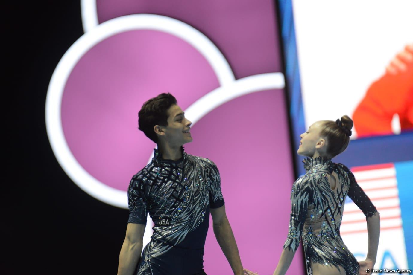 В Баку стартовал первый день Всемирных соревнований среди возрастных групп по акробатической гимнастике (ФОТО)