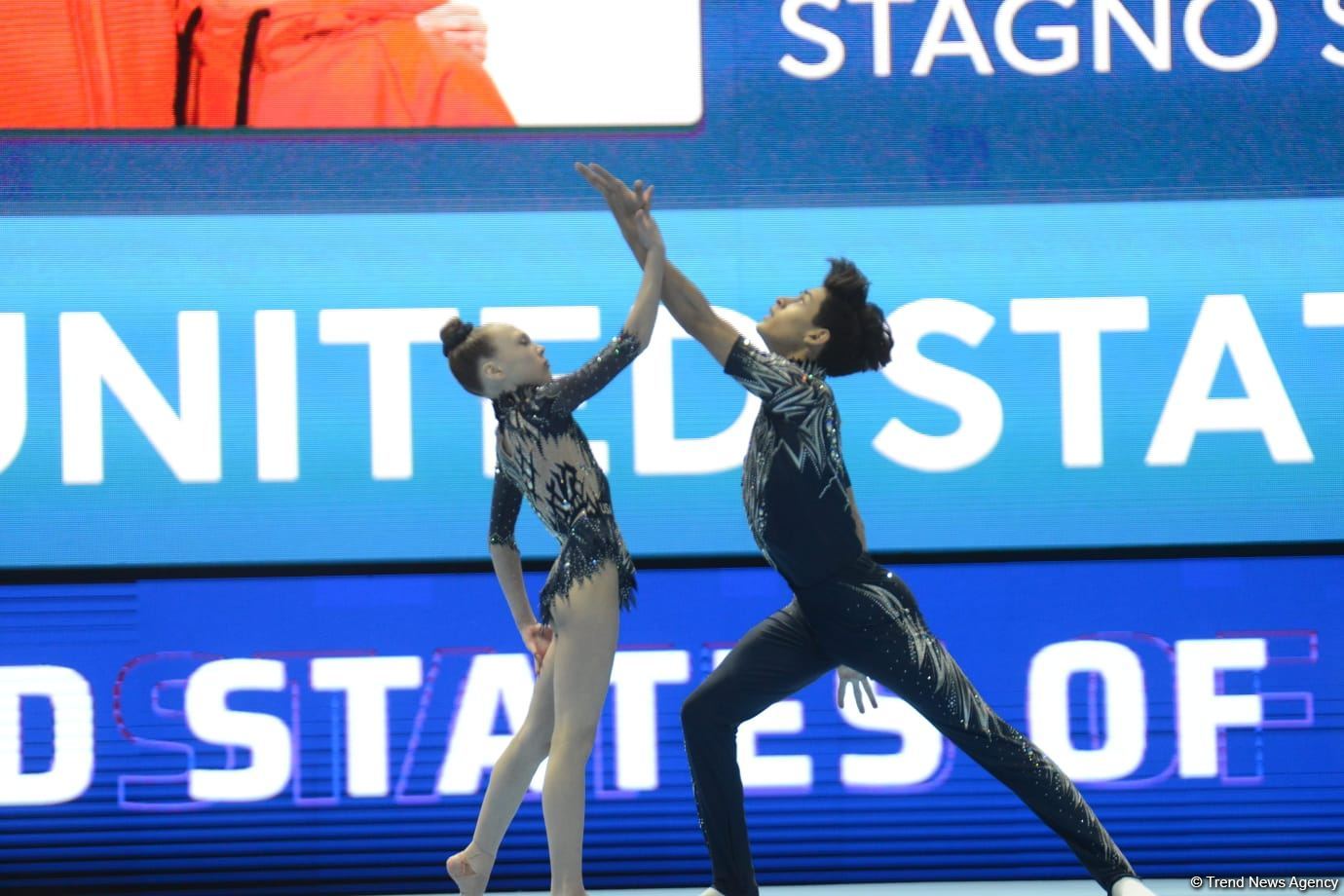 В Баку стартовал первый день Всемирных соревнований среди возрастных групп по акробатической гимнастике (ФОТО)