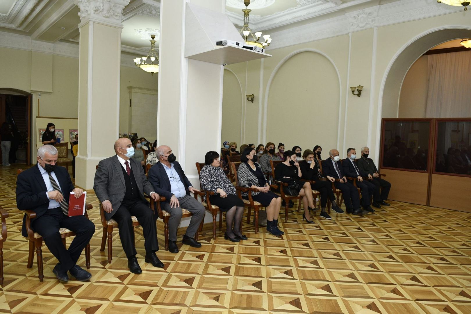 Академик Наиля Велиханлы презентовала книгу "Зангезур – от арабов до монголов" (ФОТО)