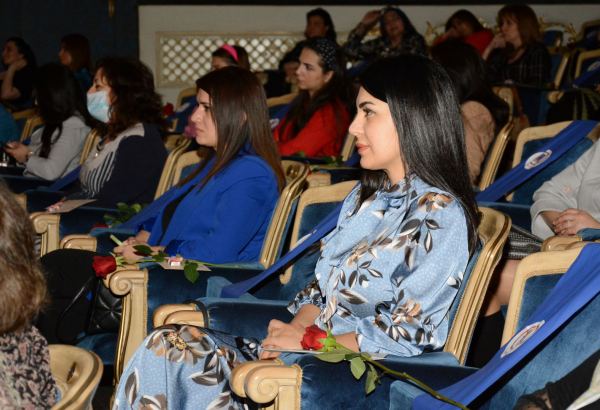 Женщины отдыхают, а мужчины создают праздник! Концерт в Баку, посвященный 8 Марта (ФОТО)