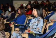 Женщины отдыхают, а мужчины создают праздник! Концерт в Баку, посвященный 8 Марта (ФОТО)