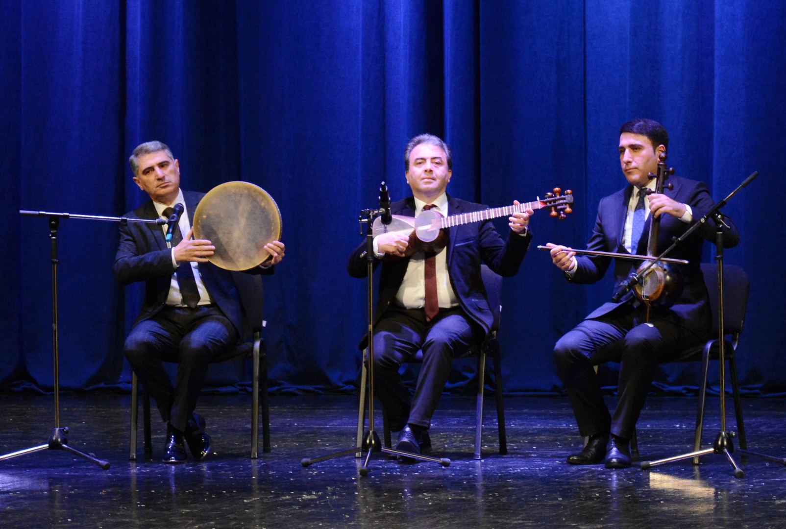 Женщины отдыхают, а мужчины создают праздник! Концерт в Баку, посвященный 8 Марта (ФОТО)