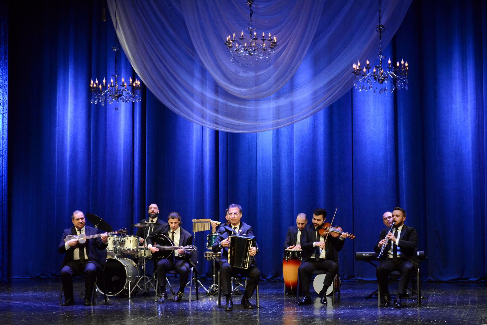 Женщины отдыхают, а мужчины создают праздник! Концерт в Баку, посвященный 8 Марта (ФОТО)