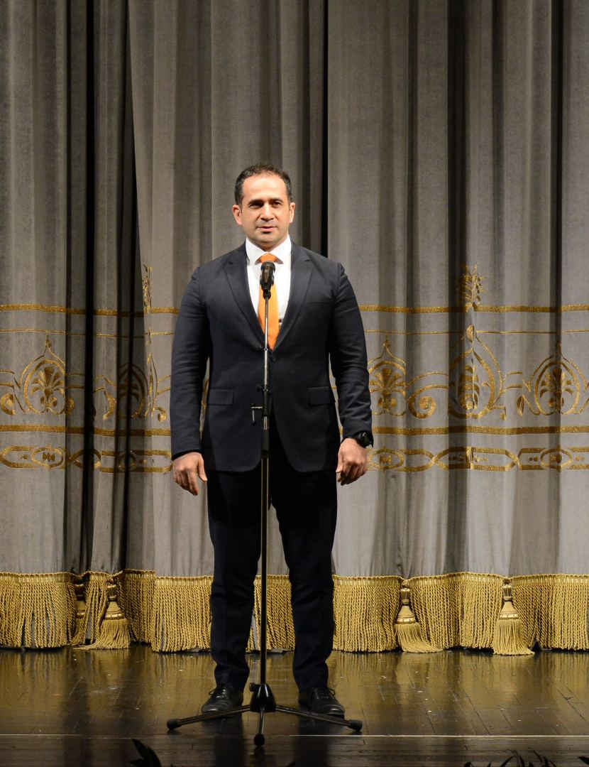 Женщины отдыхают, а мужчины создают праздник! Концерт в Баку, посвященный 8 Марта (ФОТО)