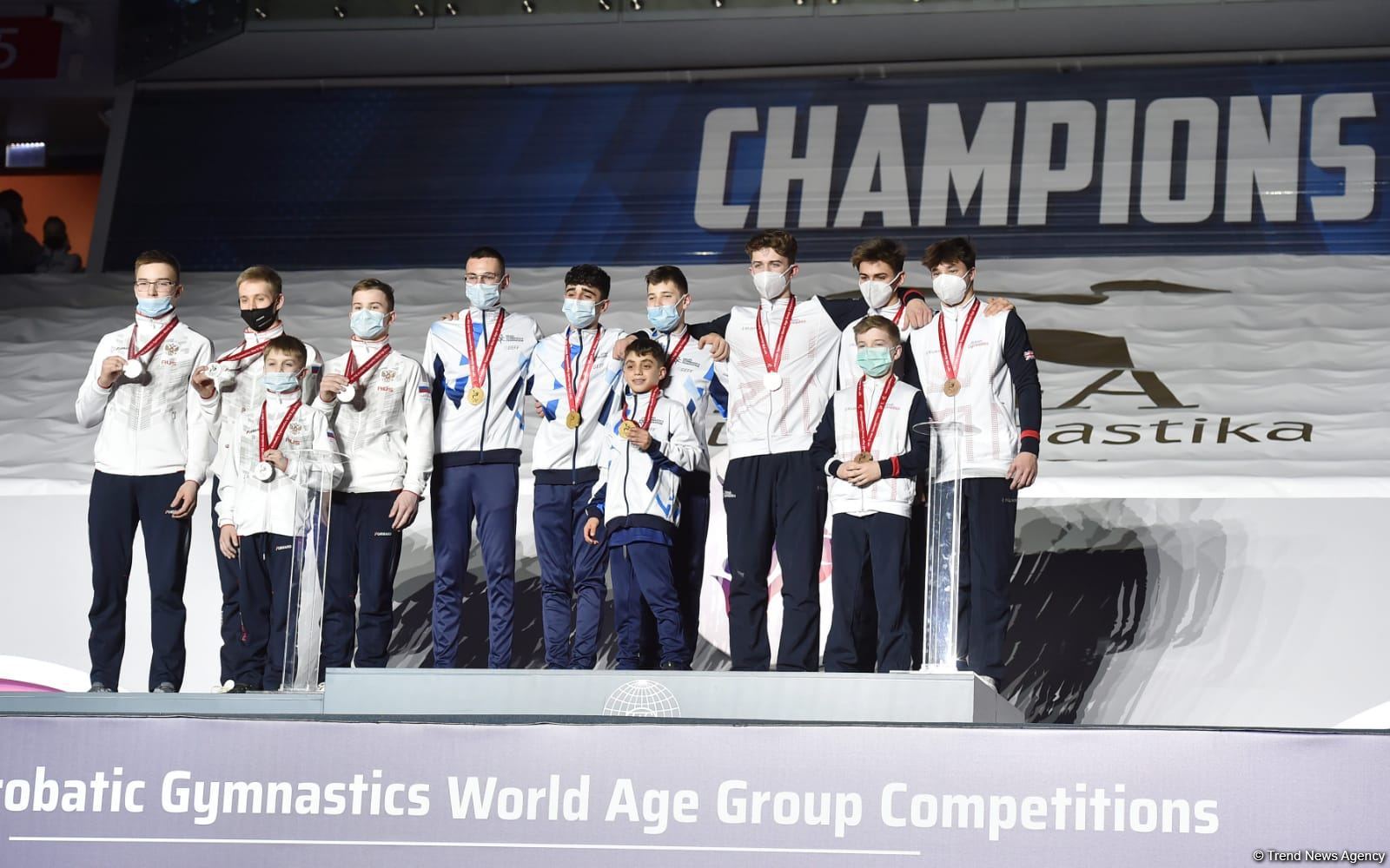 В Баку прошла церемония награждения победителей Всемирных соревнований среди возрастных групп по акробатической гимнастике (ФОТО)