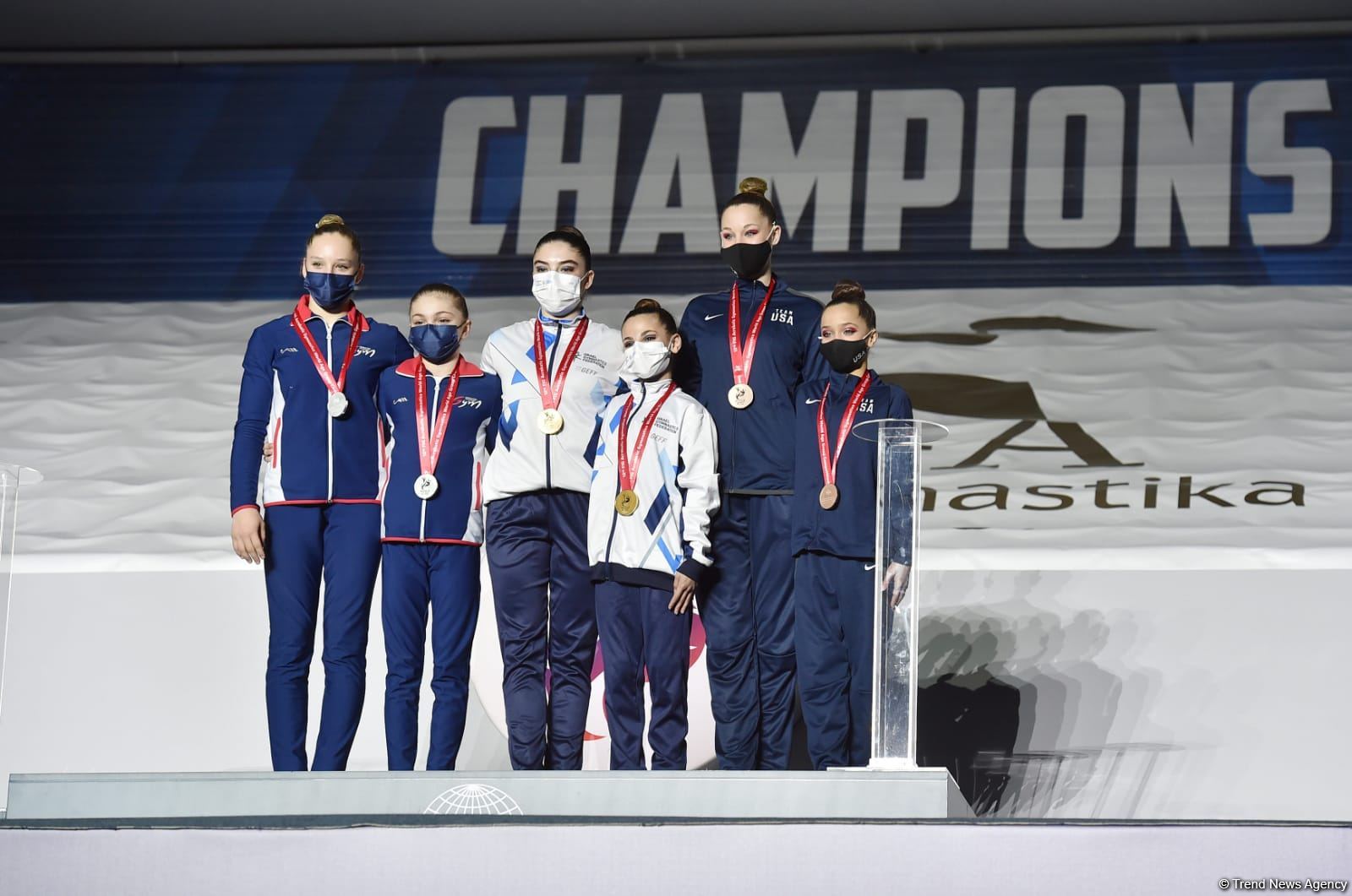 В Баку прошла церемония награждения победителей Всемирных соревнований среди возрастных групп по акробатической гимнастике (ФОТО)