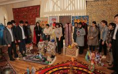 Азербайджанские национальные костюмы экспонируются в Узбекистане (ФОТО)