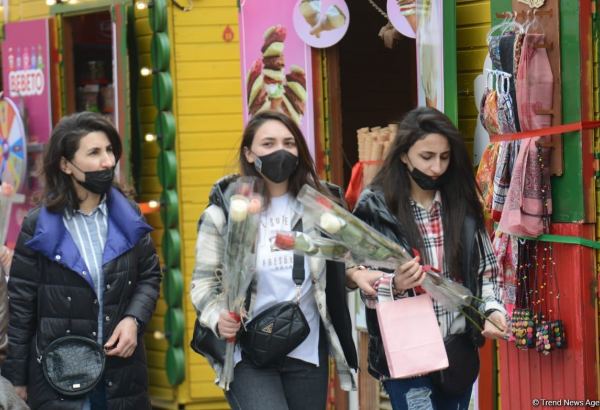 Баку отмечает Международный женский день - 8 Марта - Фотосессия