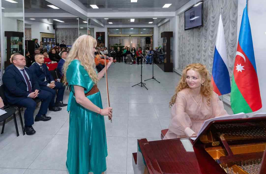 В Баку прошел праздничный концерт, посвященный Международному женскому дню - 8 Марта (ФОТО)