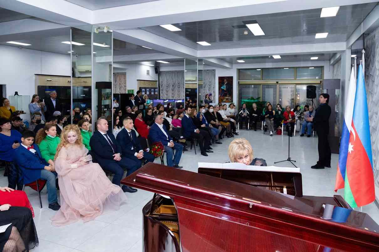 В Баку прошел праздничный концерт, посвященный Международному женскому дню - 8 Марта (ФОТО)