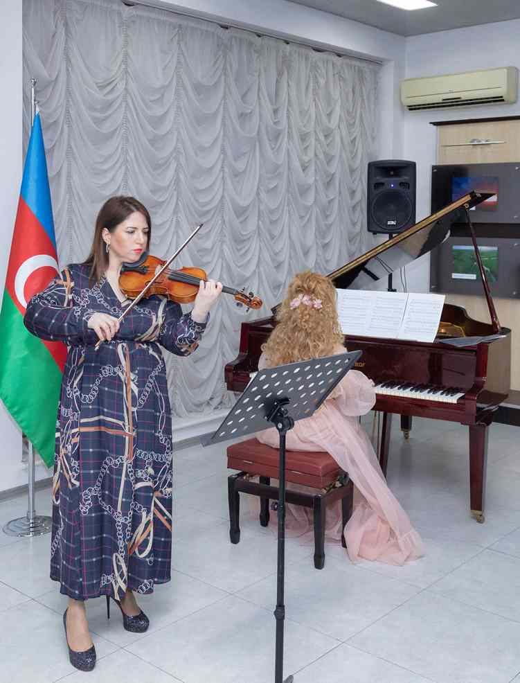 В Баку прошел праздничный концерт, посвященный Международному женскому дню - 8 Марта (ФОТО)