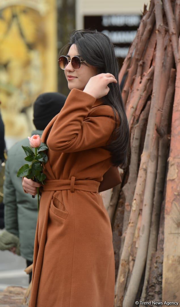 Баку отмечает Международный женский день - 8 Марта - Фотосессия