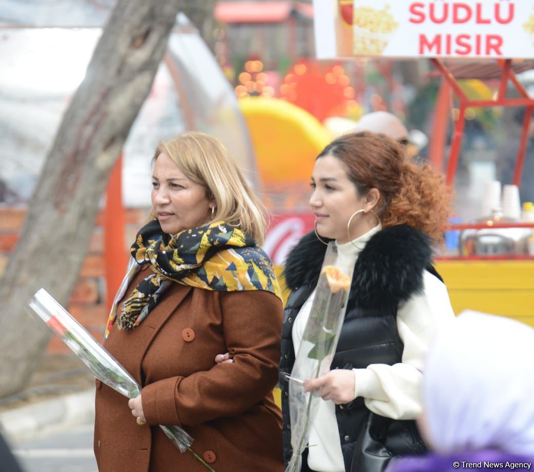 Баку отмечает Международный женский день - 8 Марта - Фотосессия