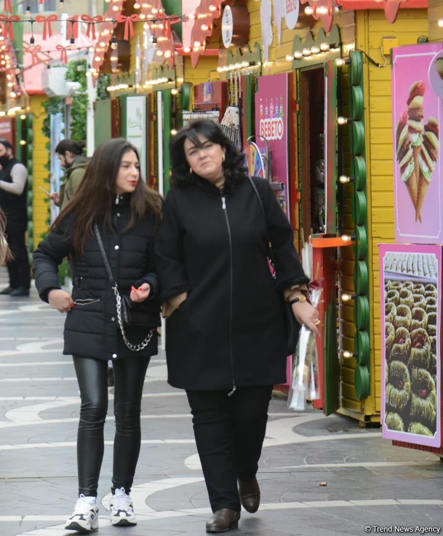 Баку отмечает Международный женский день - 8 Марта - Фотосессия