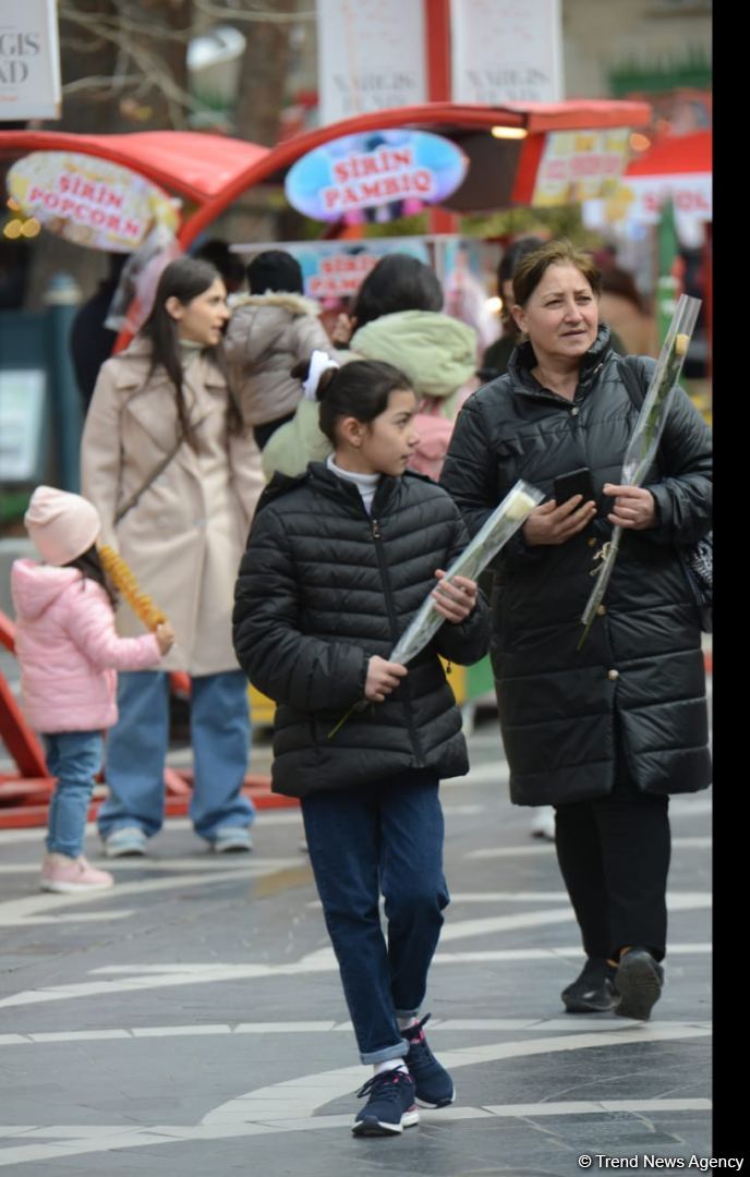 Баку отмечает Международный женский день - 8 Марта - Фотосессия
