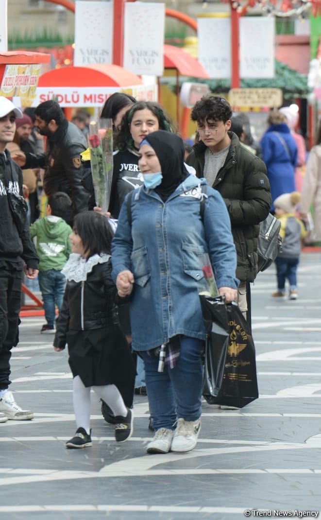 Баку отмечает Международный женский день - 8 Марта - Фотосессия