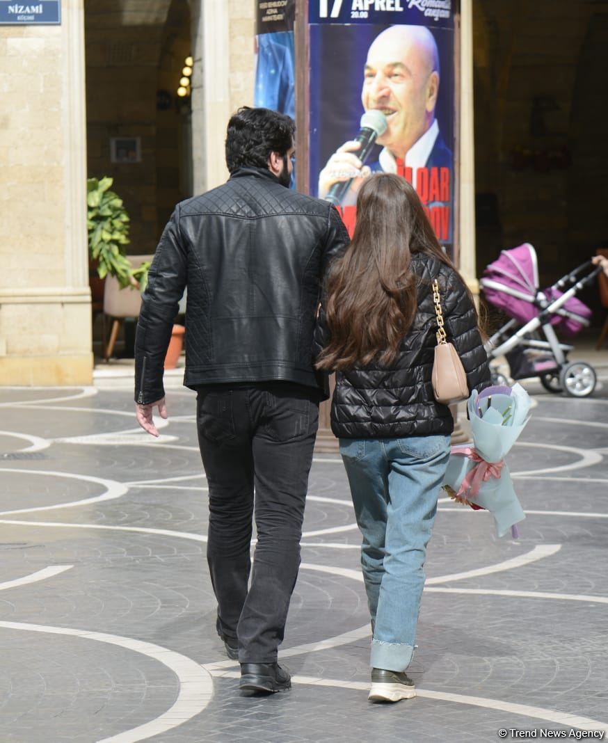 Баку отмечает Международный женский день - 8 Марта - Фотосессия