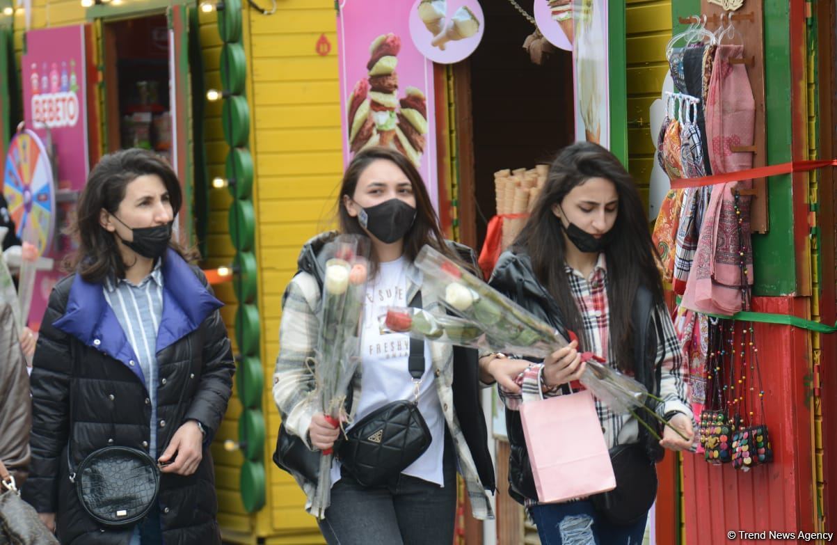 Баку отмечает Международный женский день - 8 Марта - Фотосессия