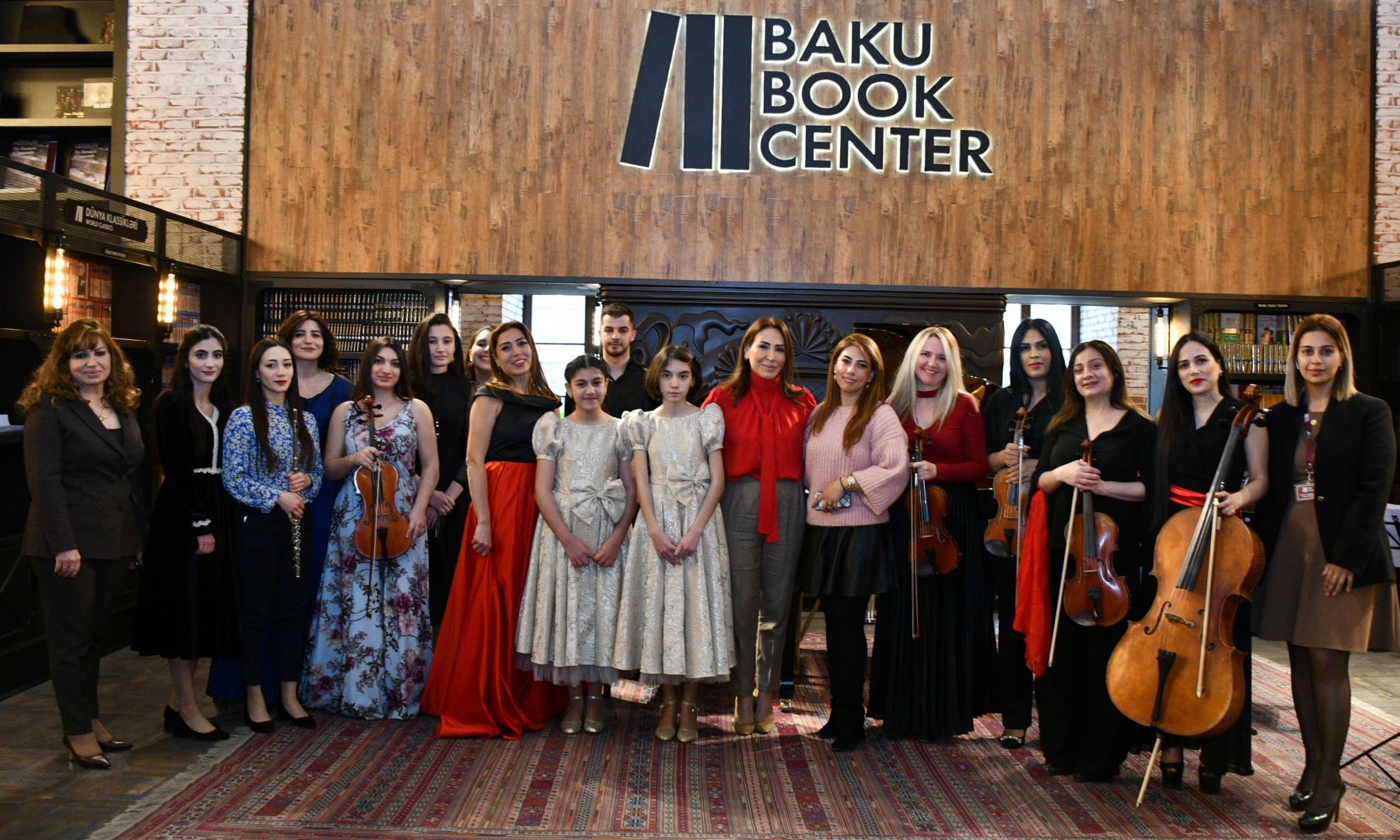 Музыка среди книг – подарок от юных талантов (ФОТО)