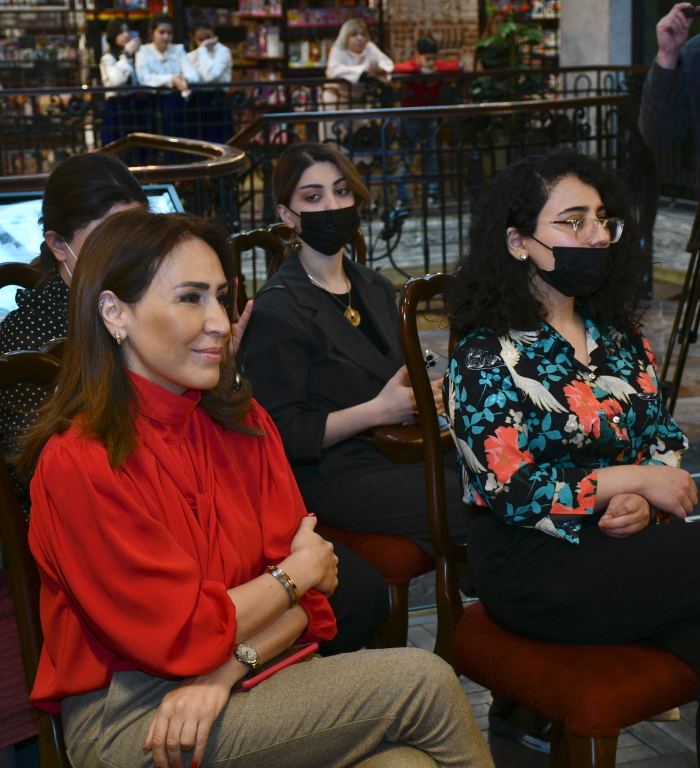 Музыка среди книг – подарок от юных талантов (ФОТО)