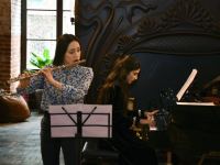 Музыка среди книг – подарок от юных талантов (ФОТО)