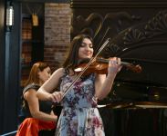 Музыка среди книг – подарок от юных талантов (ФОТО)