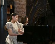 Музыка среди книг – подарок от юных талантов (ФОТО)