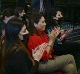 Музыка среди книг – подарок от юных талантов (ФОТО)