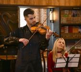 Музыка среди книг – подарок от юных талантов (ФОТО)