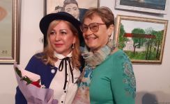 Научиться рисовать в 75 лет! Выставка картин учеников Нигяр Нариманбековой (ФОТО)