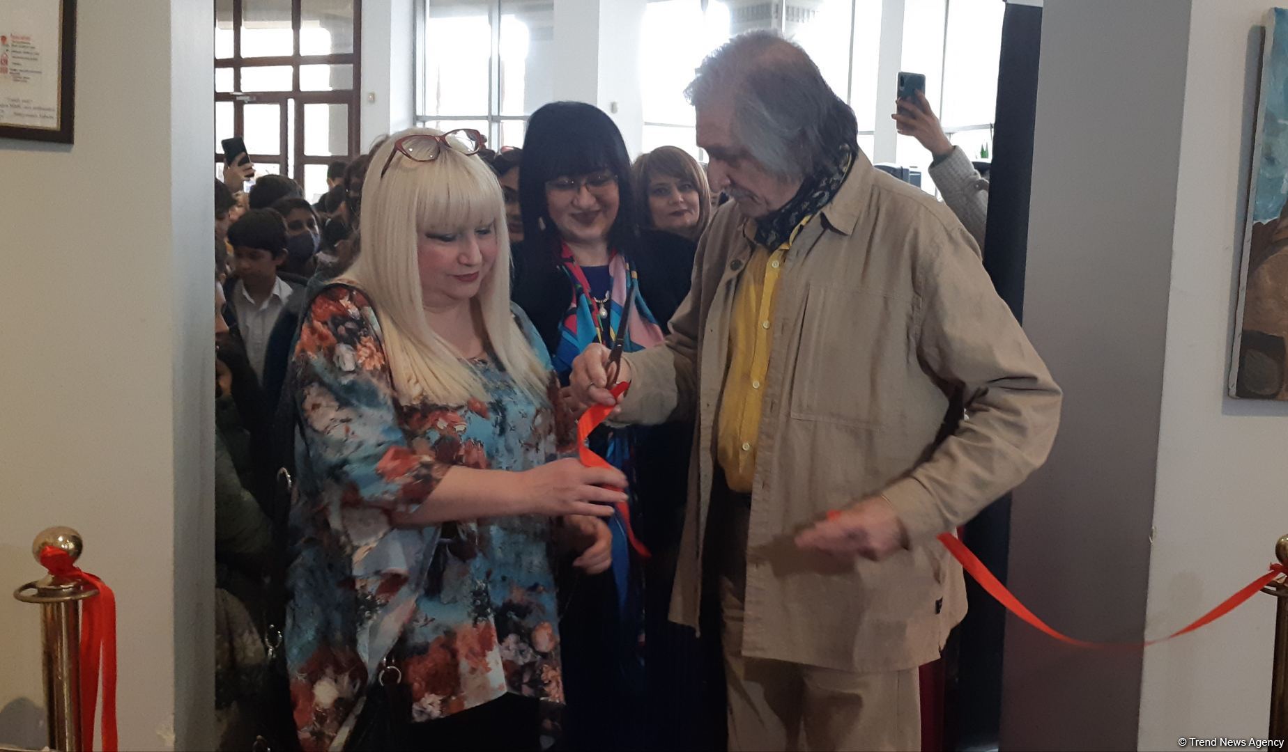 Научиться рисовать в 75 лет! Выставка картин учеников Нигяр Нариманбековой (ФОТО)