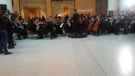 Из метро в Gənclik Mall - шоу в честь Дня национального театра (ВИДЕО, ФОТО)