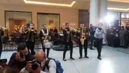 Из метро в Gənclik Mall - шоу в честь Дня национального театра (ВИДЕО, ФОТО)
