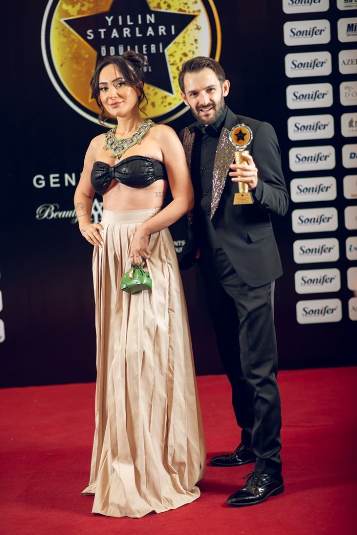 В Баку прошла церемония награждения премии Yılın Starları Ödülleri 2022 İstanbul (ФОТО)