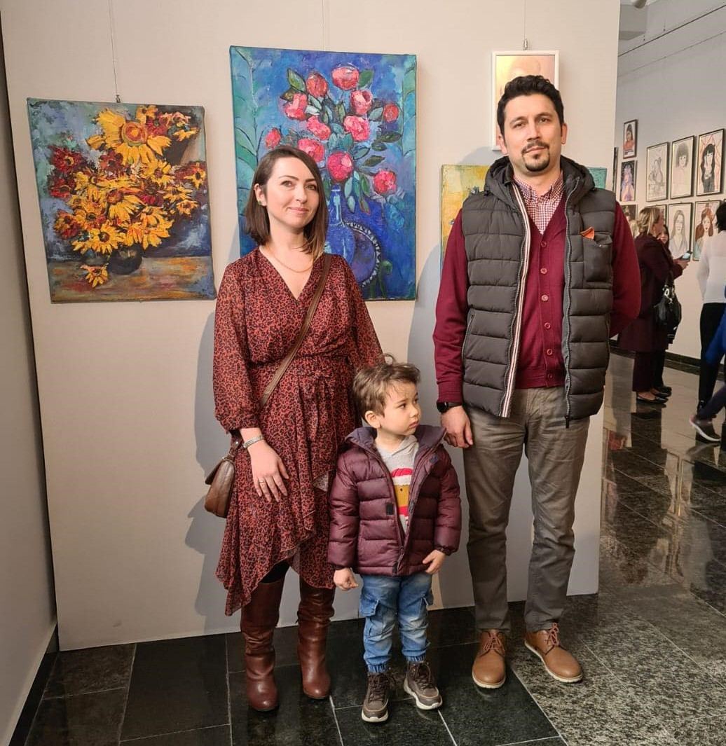 Научиться рисовать в 75 лет! Выставка картин учеников Нигяр Нариманбековой (ФОТО)