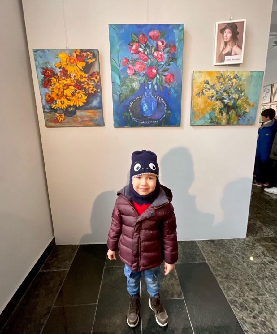 Научиться рисовать в 75 лет! Выставка картин учеников Нигяр Нариманбековой (ФОТО)