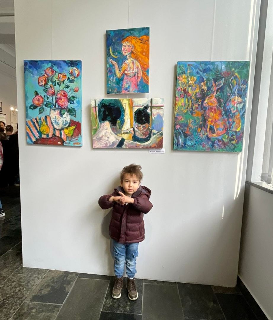 Научиться рисовать в 75 лет! Выставка картин учеников Нигяр Нариманбековой (ФОТО)