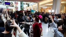 Из метро в Gənclik Mall - шоу в честь Дня национального театра (ВИДЕО, ФОТО)