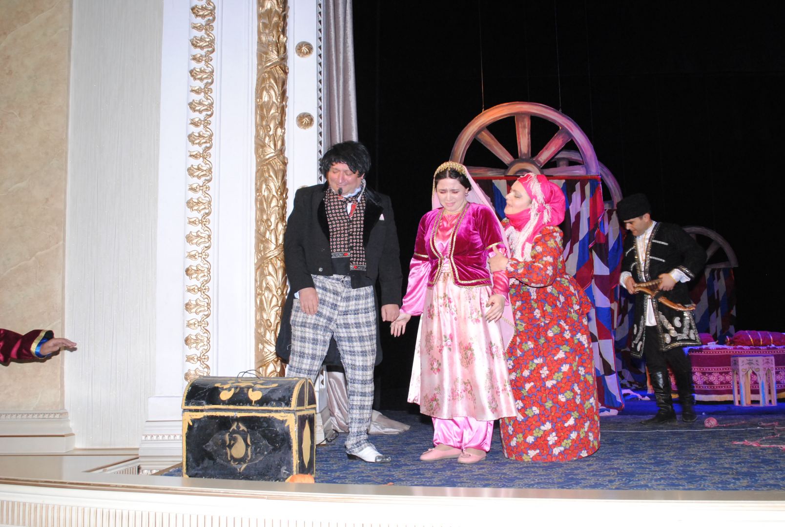 Путешествие из Сумгайыта в Париж - приключения Мусье Жордана (ФОТО)