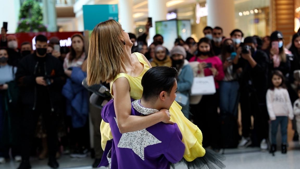 Из метро в Gənclik Mall - шоу в честь Дня национального театра (ВИДЕО, ФОТО)