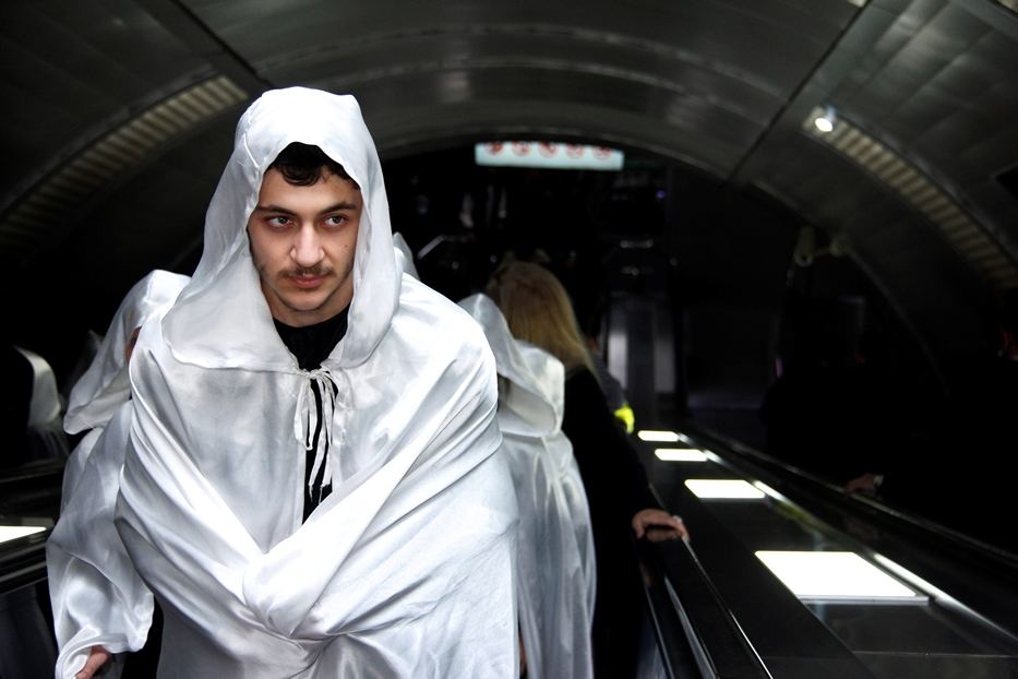 Из метро в Gənclik Mall - шоу в честь Дня национального театра (ВИДЕО, ФОТО)