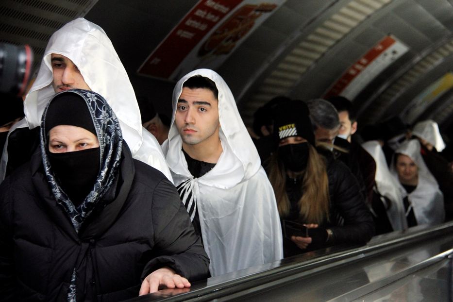 Из метро в Gənclik Mall - шоу в честь Дня национального театра (ВИДЕО, ФОТО)