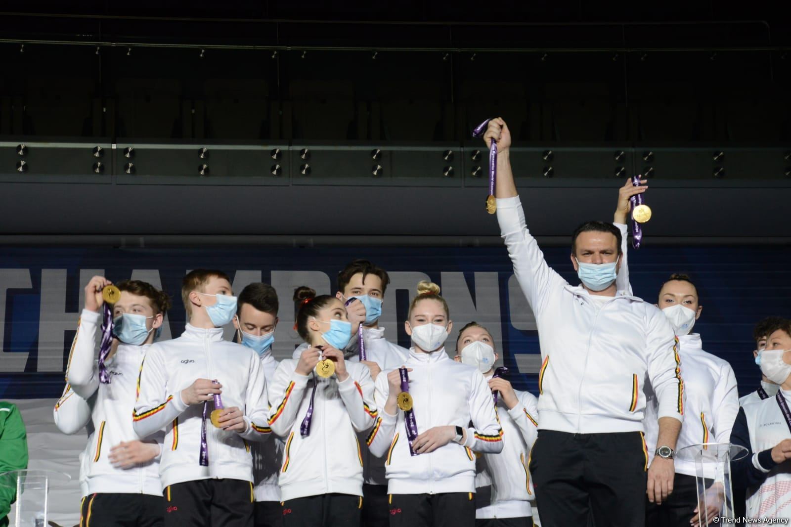 В Баку прошла церемония награждения победителей ЧМ по акробатической гимнастике в командном зачете (ФОТО)