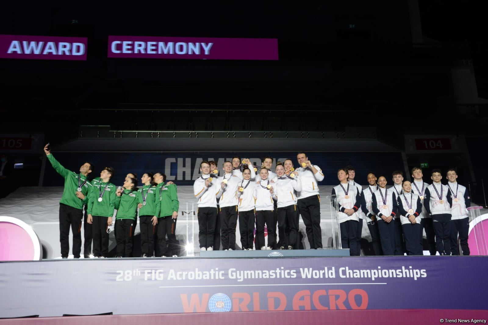 В Баку прошла церемония награждения победителей ЧМ по акробатической гимнастике в командном зачете (ФОТО)